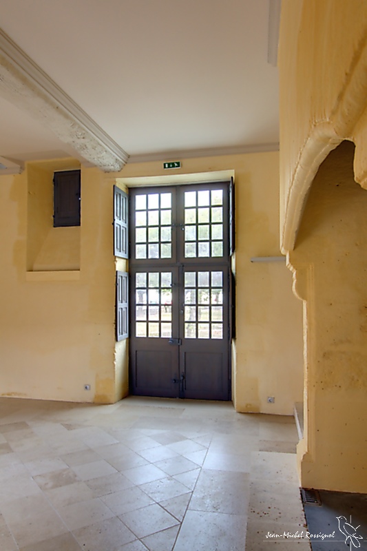 24_Salle-Est_Porte-Nord-sur-place.jpg